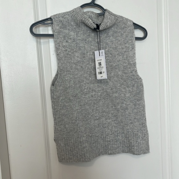 Dynamite Sweater - Picture 2 of 2